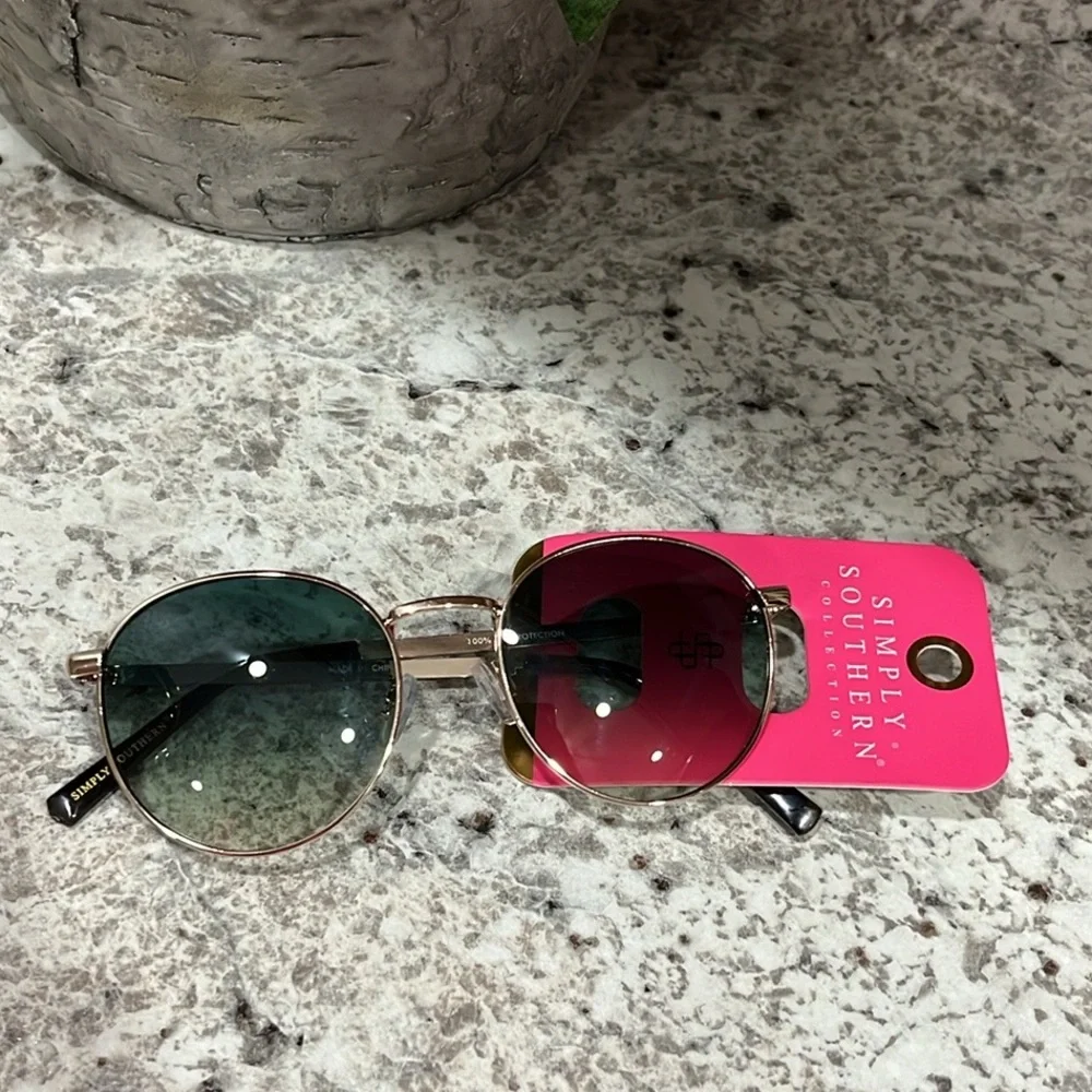 Simply Southern Sunglasses never worn still in bag  🌿🆕🌿